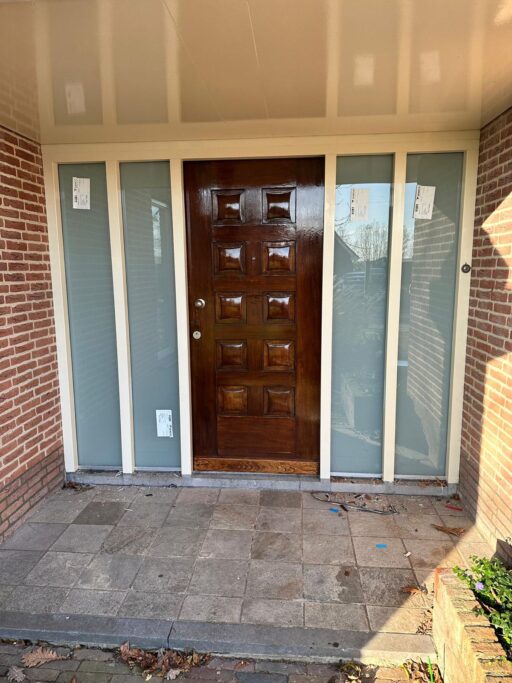 Waarom voelt glas koud aan