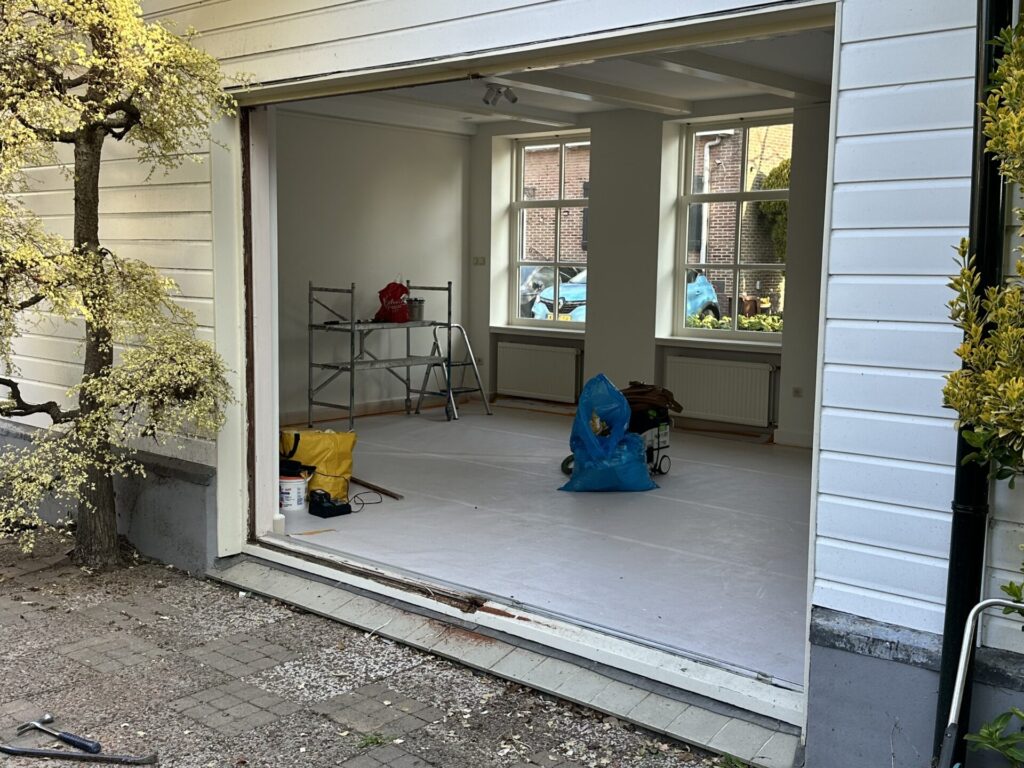 Waarom is glas via een glaszetter zoveel duurder dan zelf bestellen